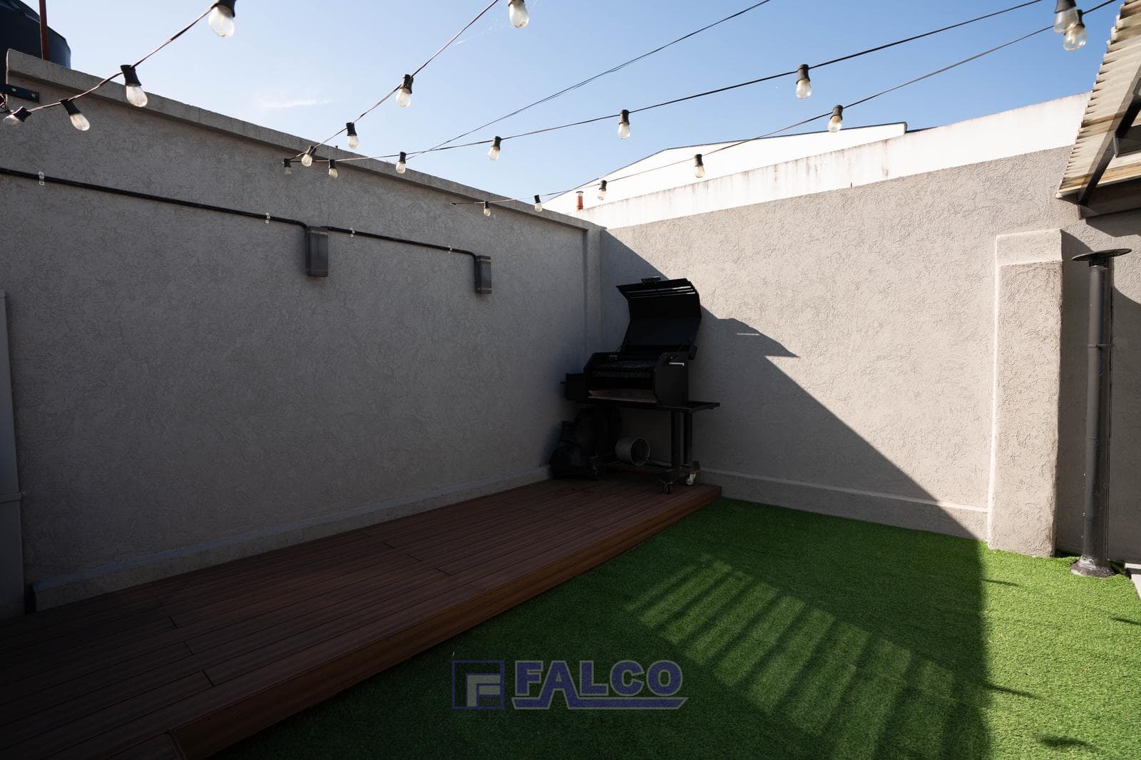 For sale in Parque Chacabuco—4-room apartment with private terrace and grill—No maintenance fees