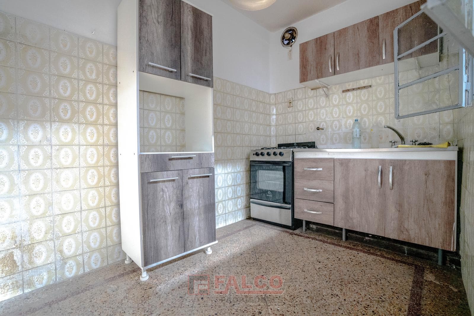 For sale in Parque Chacabuco—4-room apartment with private terrace and grill—No maintenance fees