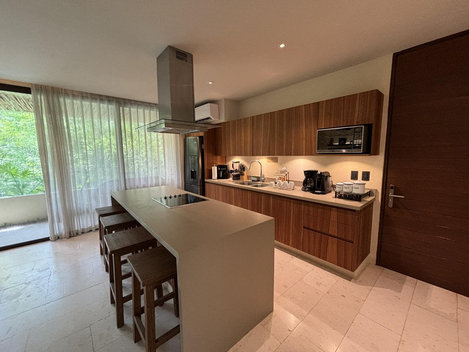 Fully furnished and equipped apartment for rent in a premium condominium