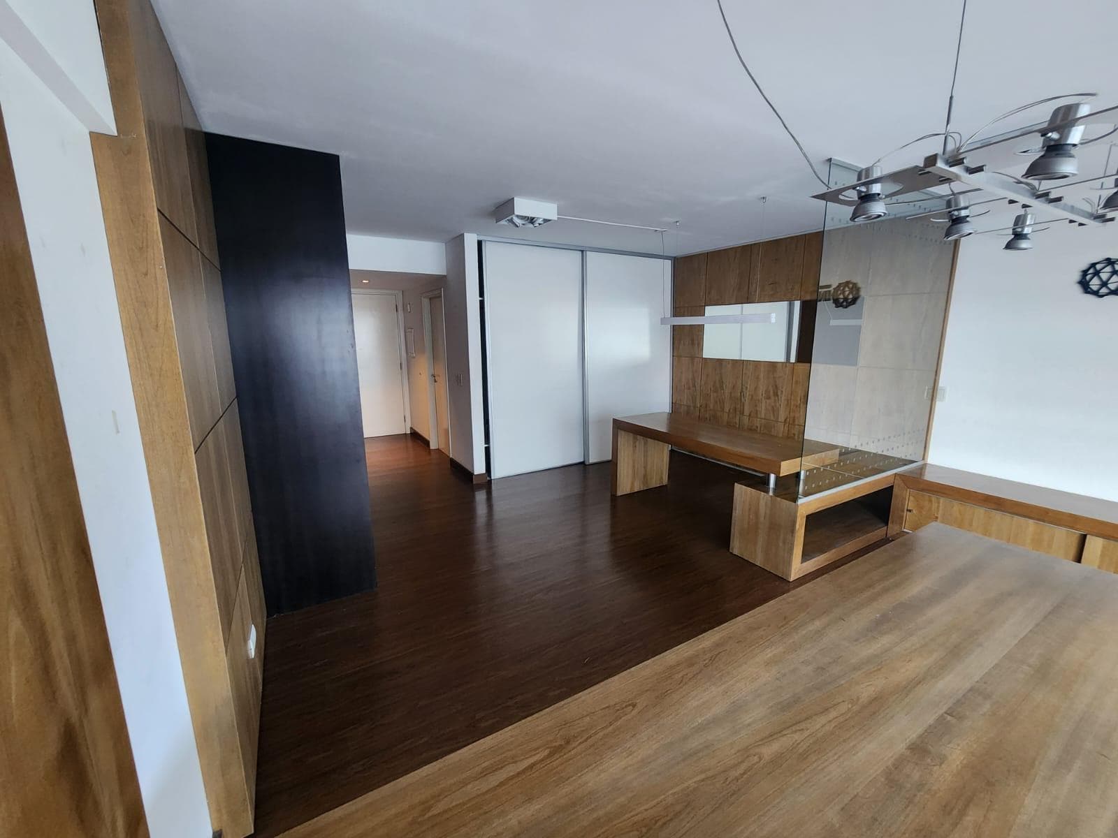Monoambiente en venta sin muebles, Apto Profesional en Harbour Residences.