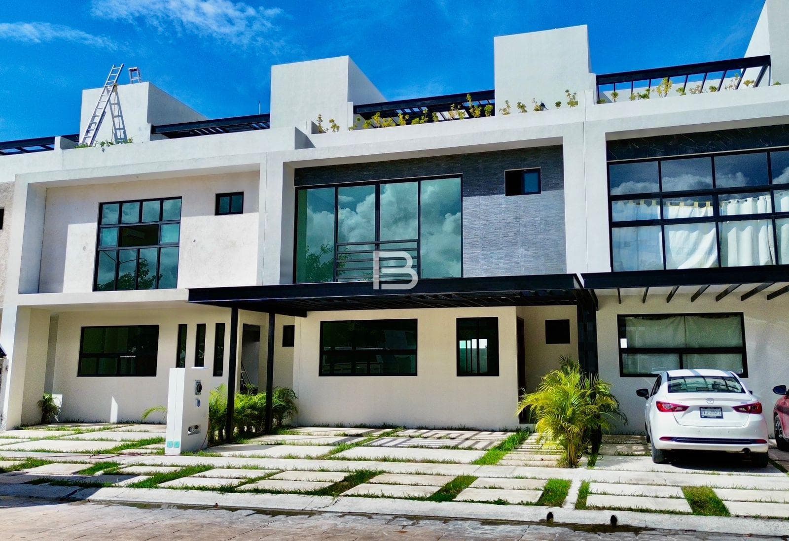 House for Sale in the Arbolada Residential Complex in Cancun