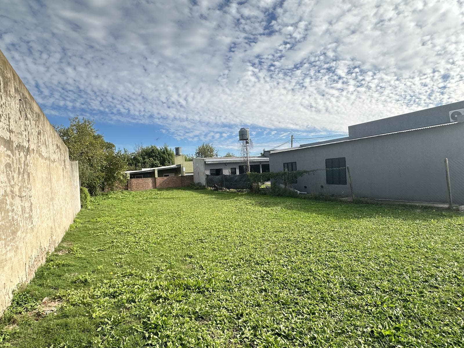 An unmissable opportunity that will get your heart racing! Don't let this plot of land for sale in the charming Las Castañas neighborhood slip away! Empalme Lobos