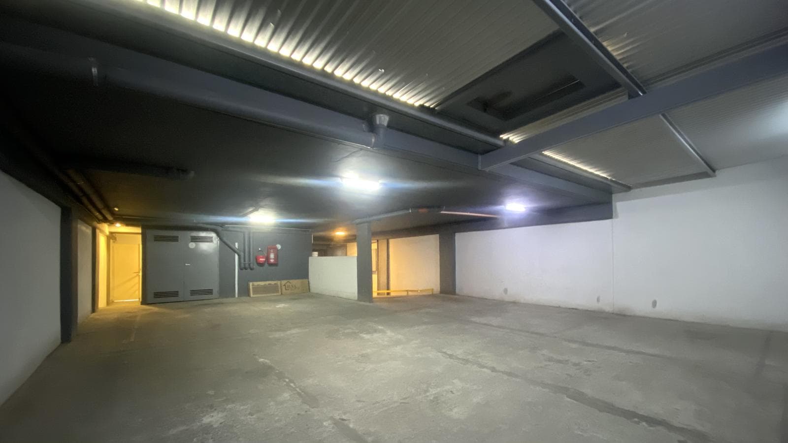 Ground-Floor Covered Parking Space for Sale. Downtown Rio