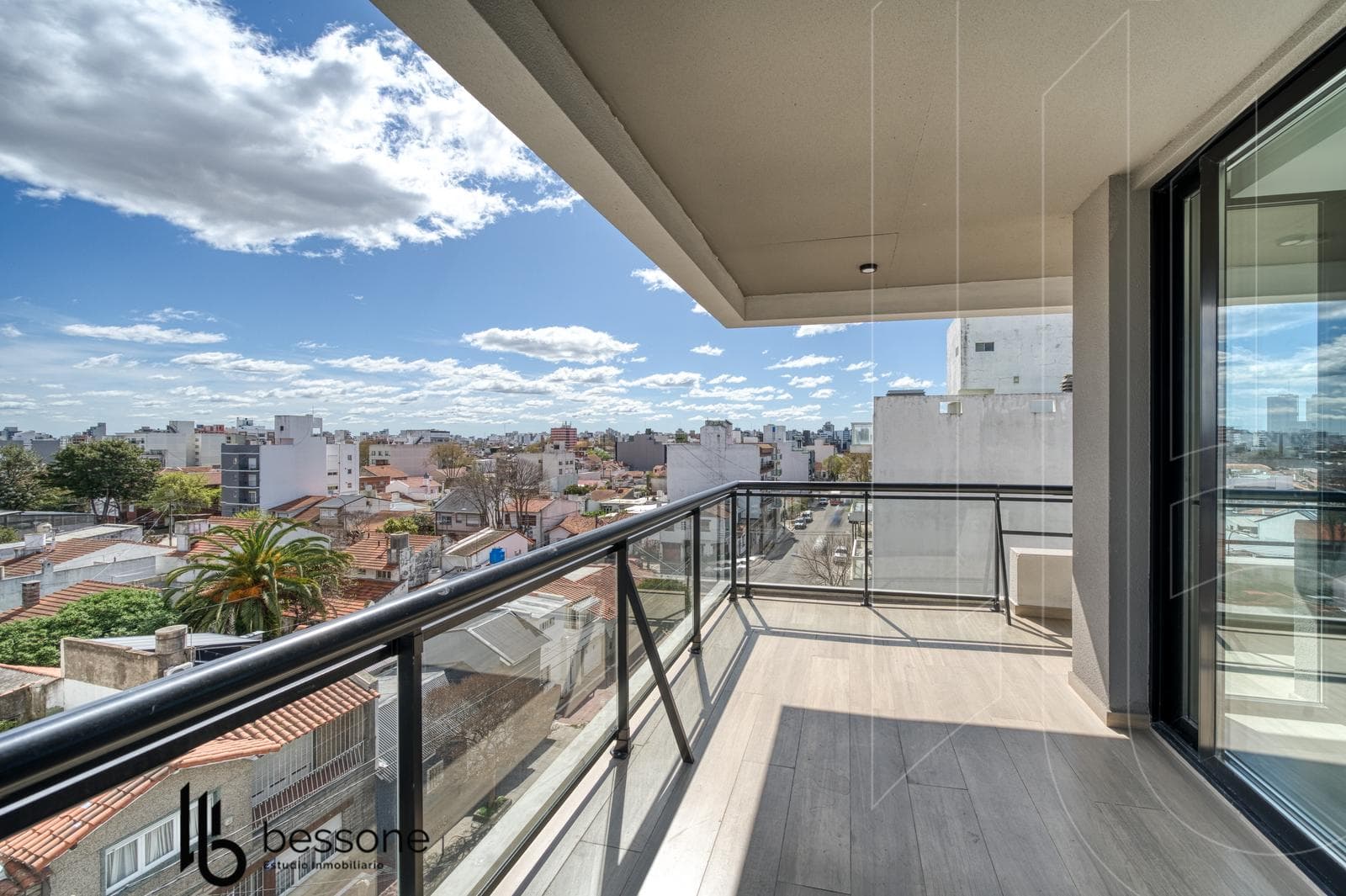 Apartment in Chauvin with a private terrace, garage, and storage room