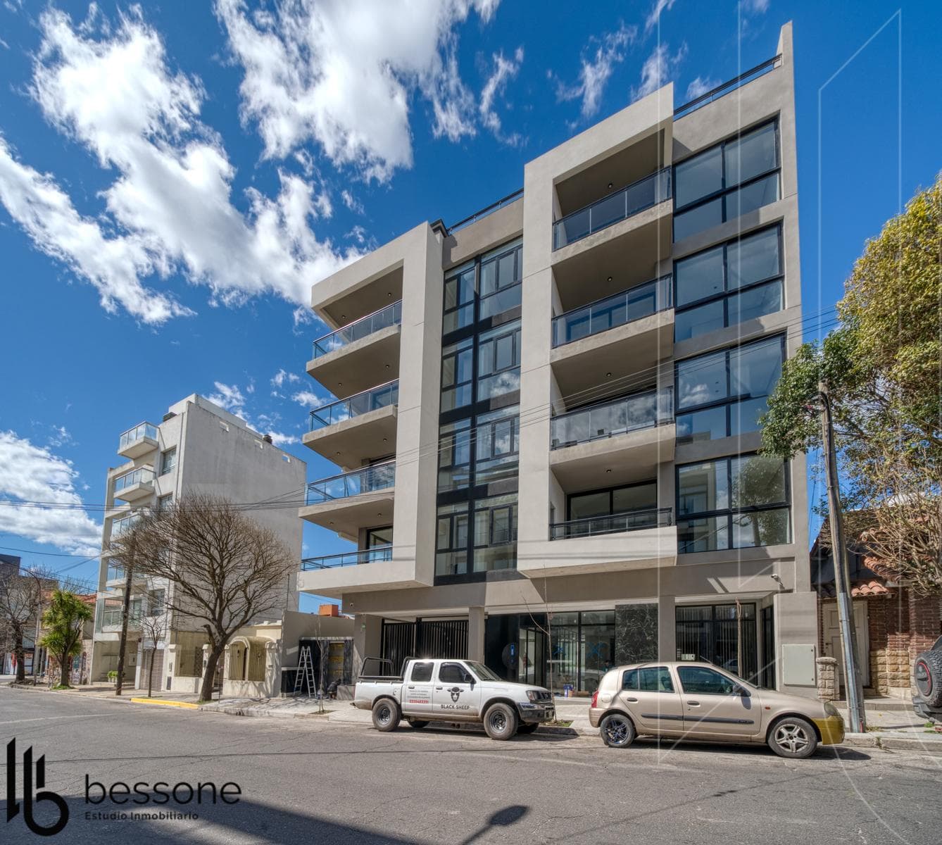 Departamento en Chauvin con terraza propia cochera y baulera