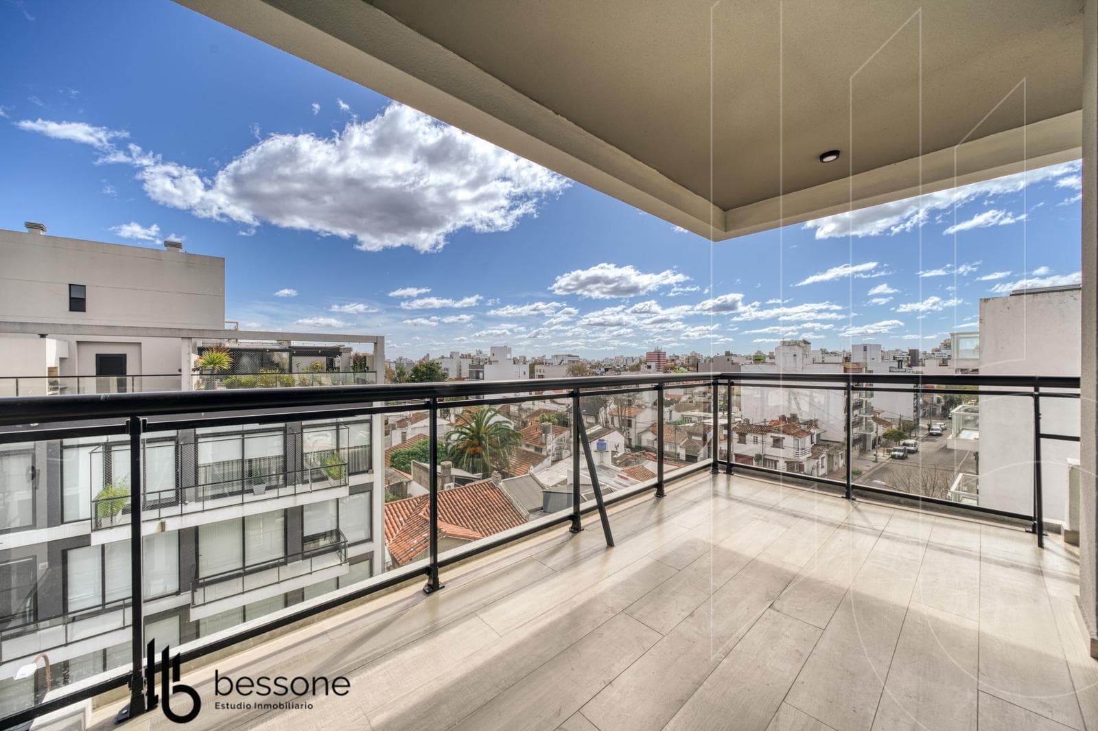 Departamento en Chauvin con terraza propia cochera y baulera