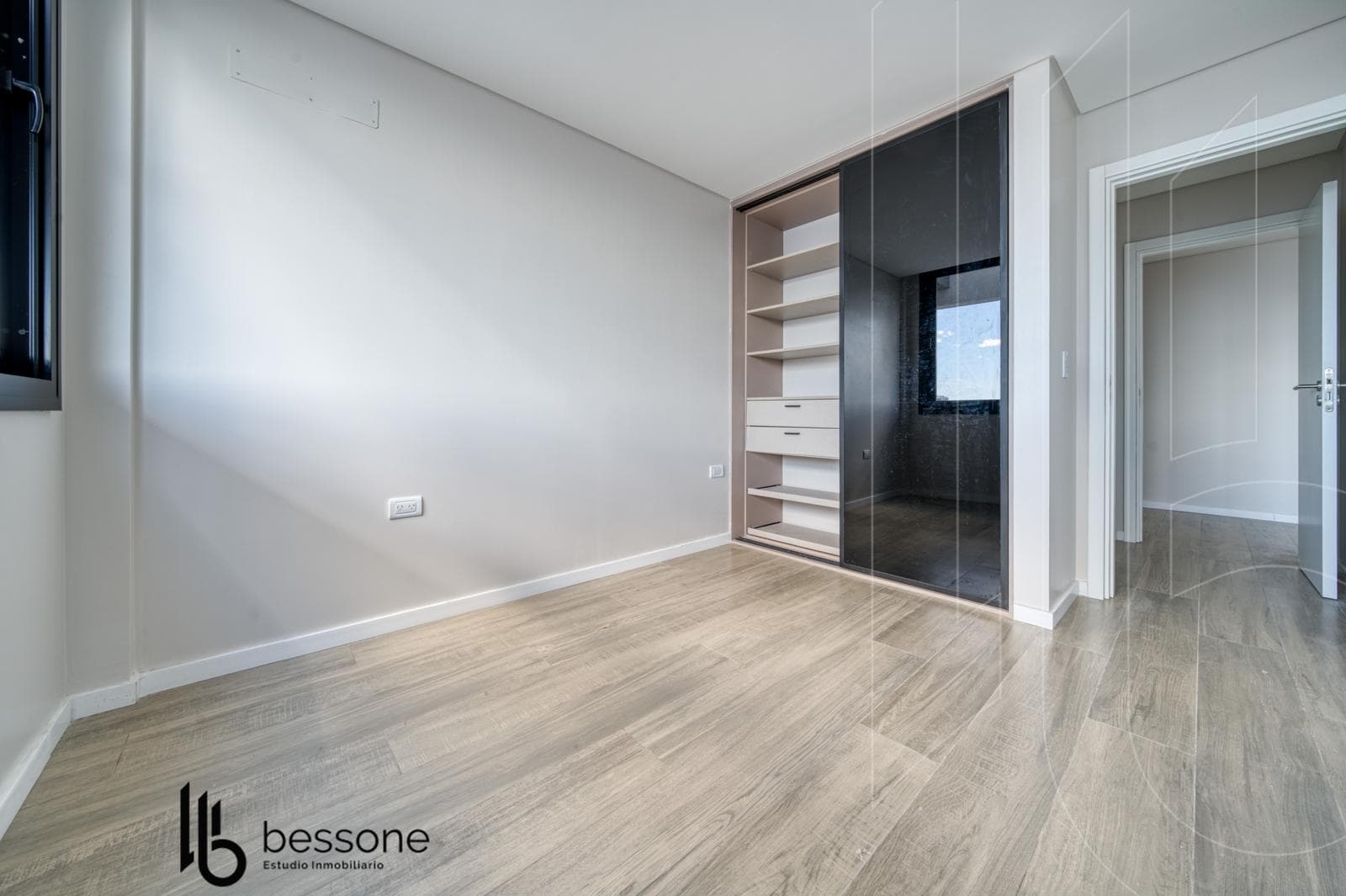 Departamento en Chauvin con terraza propia cochera y baulera