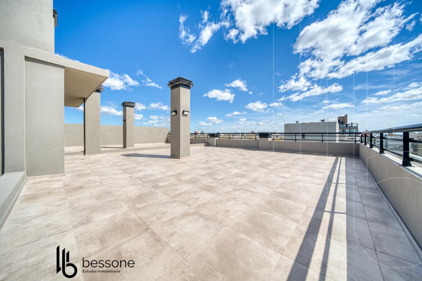 Departamento en Chauvin con terraza propia cochera y baulera
