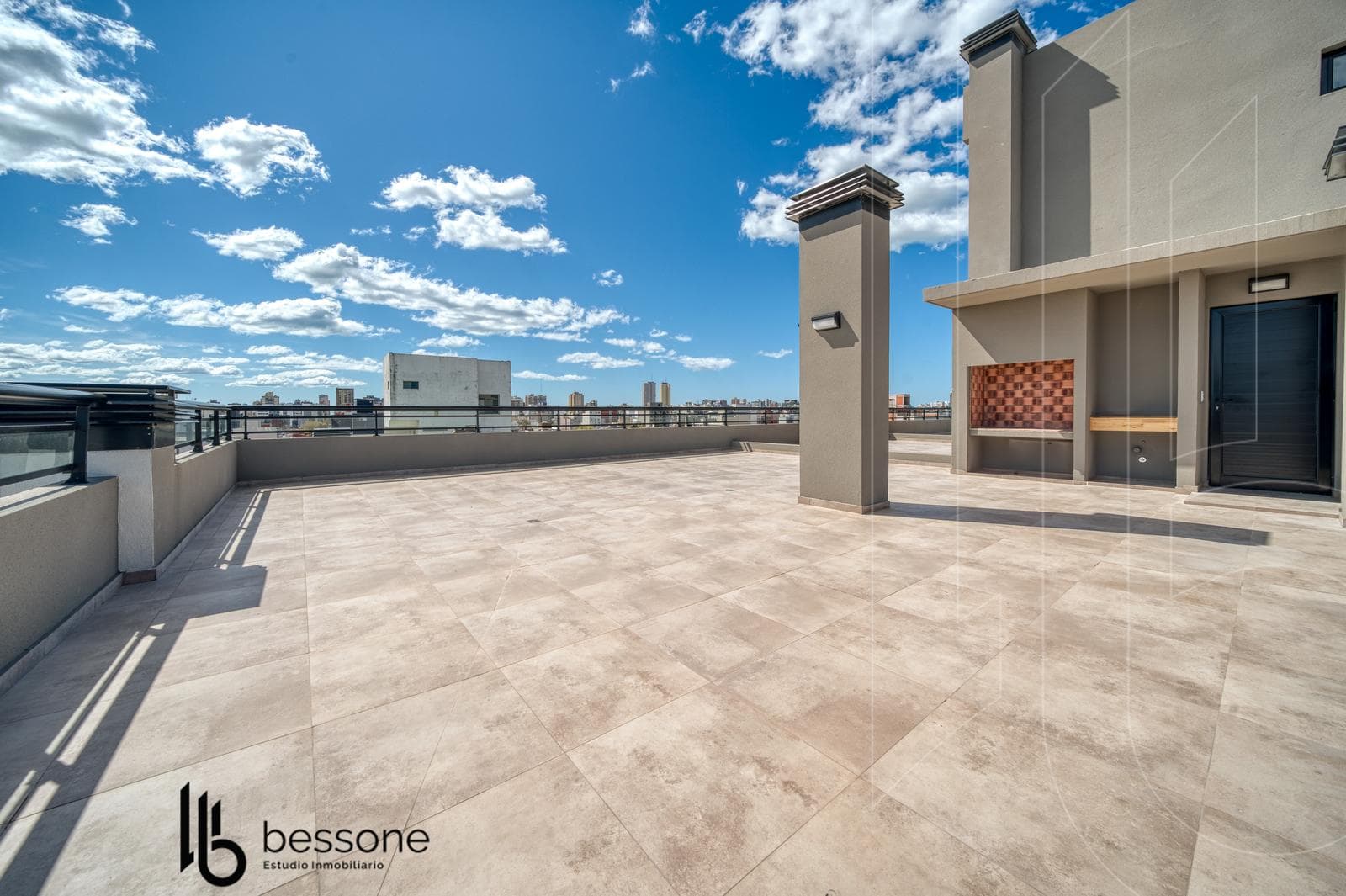 Departamento en Chauvin con terraza propia cochera y baulera