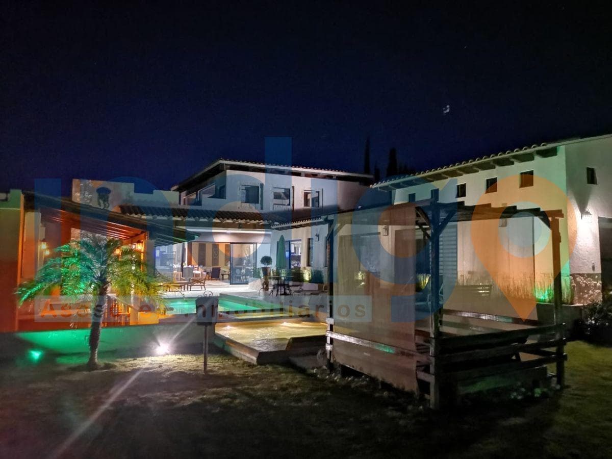 Single-Story House for Sale in Balcones de Juriquilla with a Pool