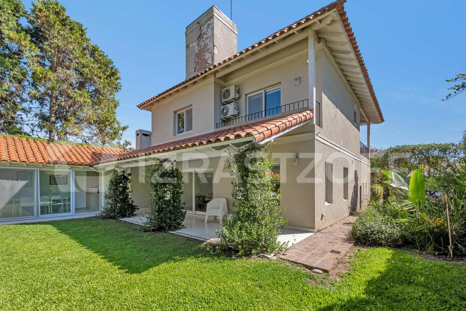 House for Sale in Los Lagartos: 3 suites plus another room with private bathrooms