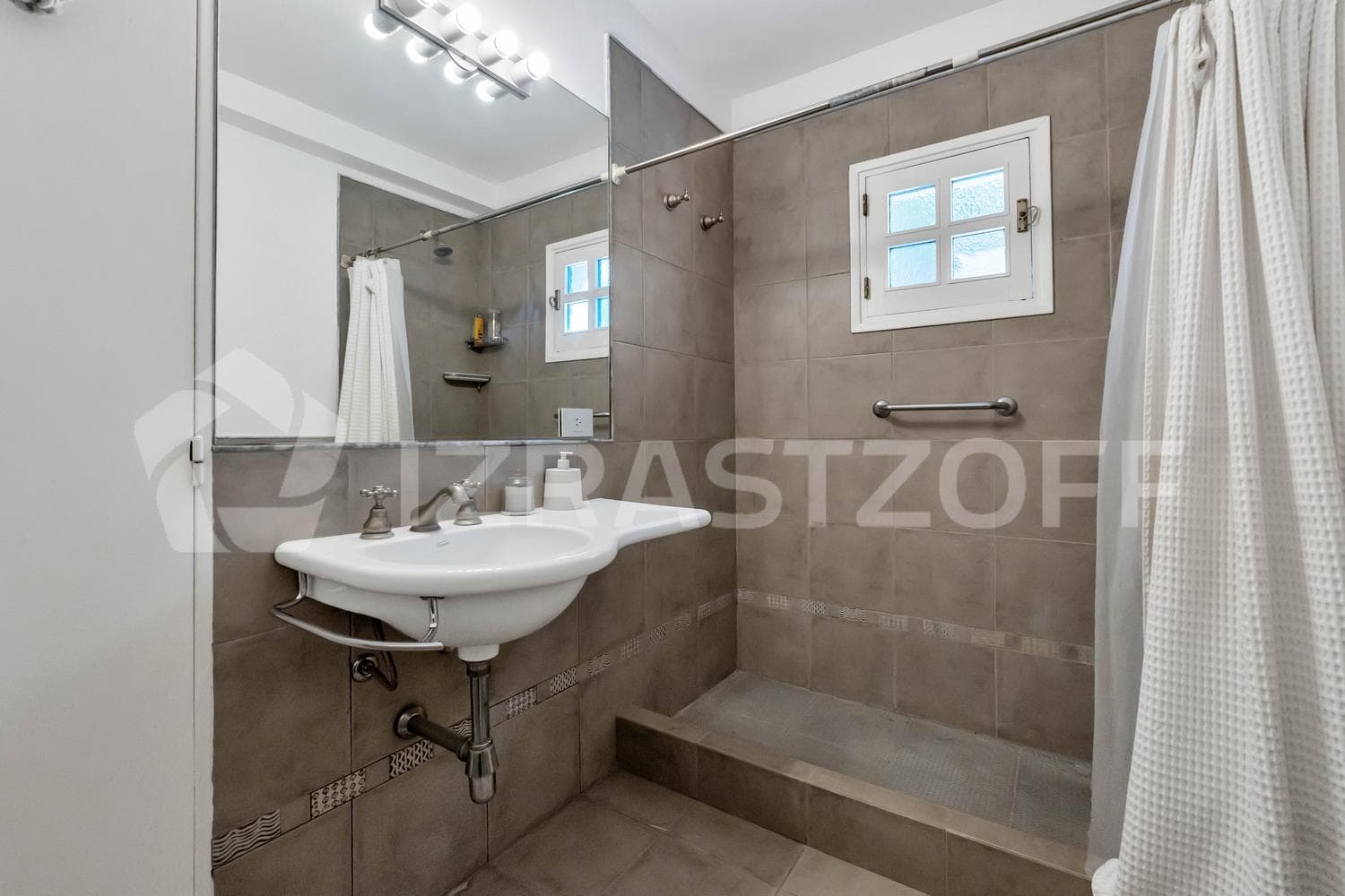 House for Sale in Los Lagartos: 3 suites plus another room with private bathrooms