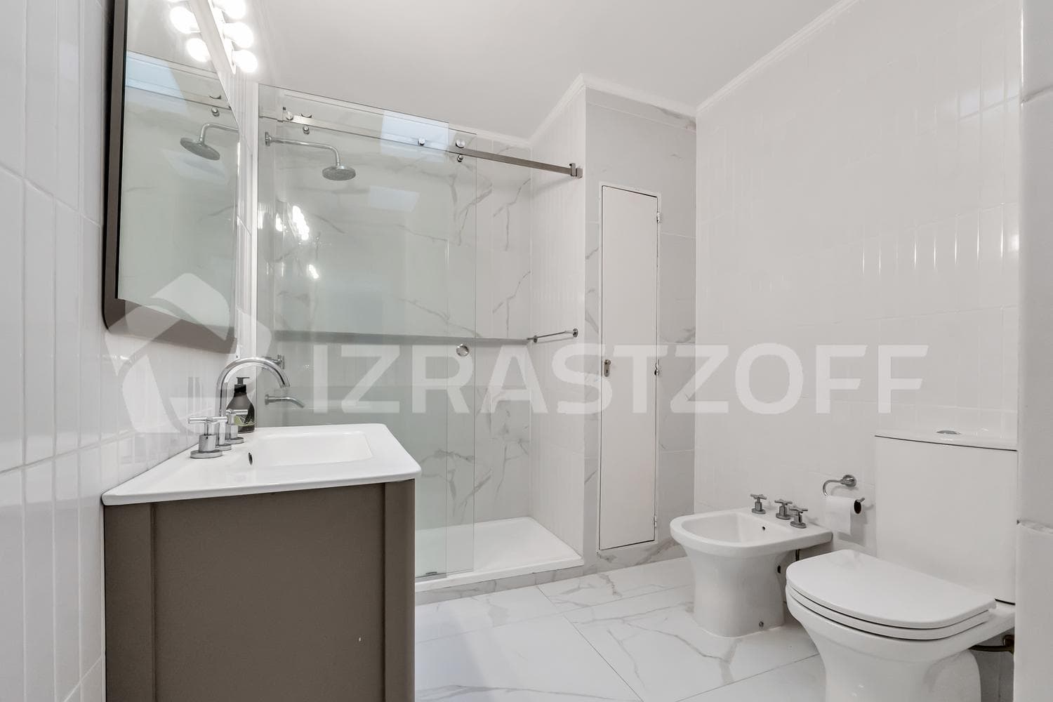 House for Sale in Los Lagartos: 3 suites plus another room with private bathrooms