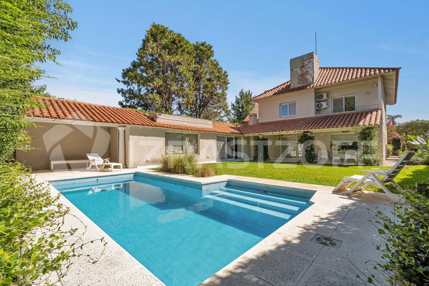 House for Sale in Los Lagartos: 3 suites plus another room with private bathrooms