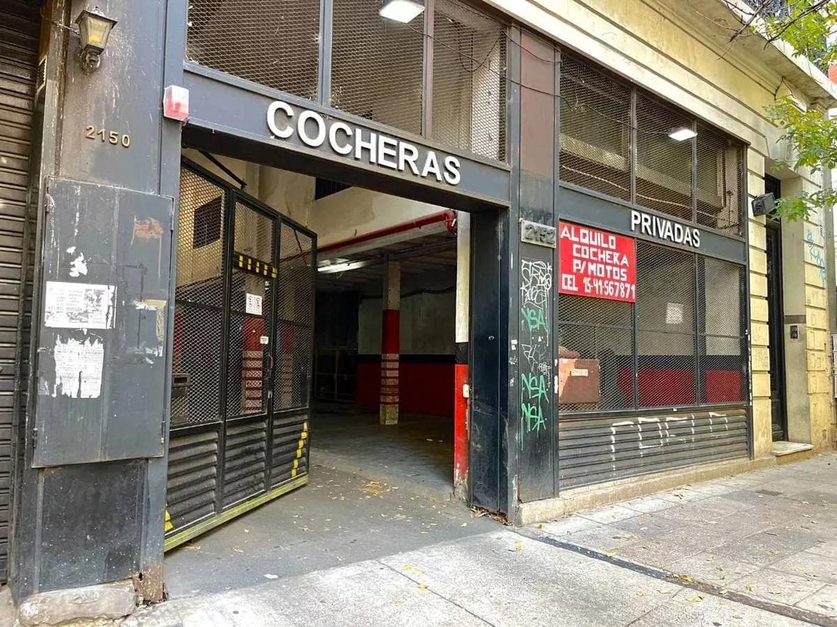GARAGE FOR SALE VERY CLOSE TO THE CONGRESS BUILDING - AUTOMATIC GATE