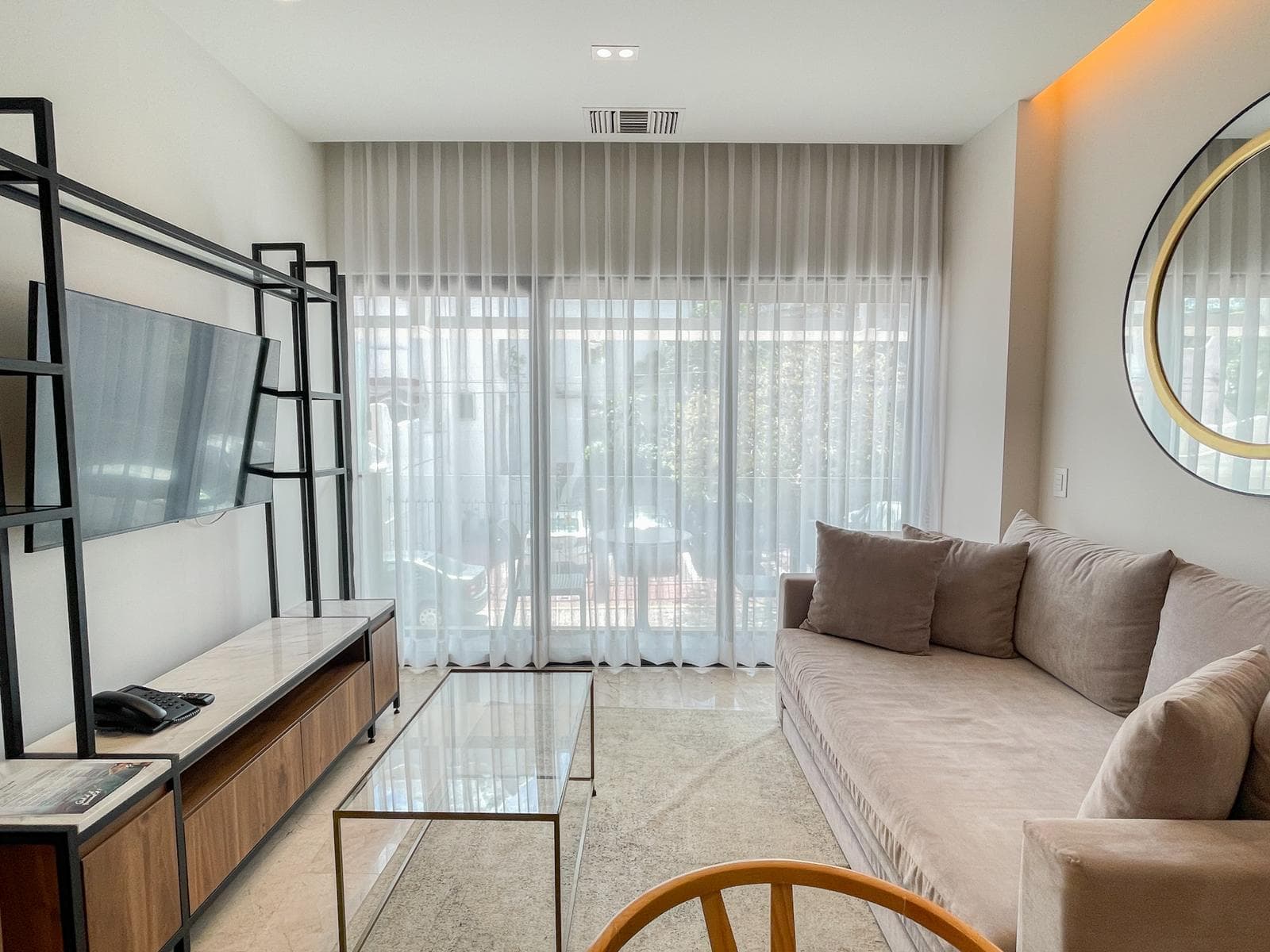 APARTMENT FOR SALE: SINGULAR DREAM 1-BEDROOM TURNKEY
