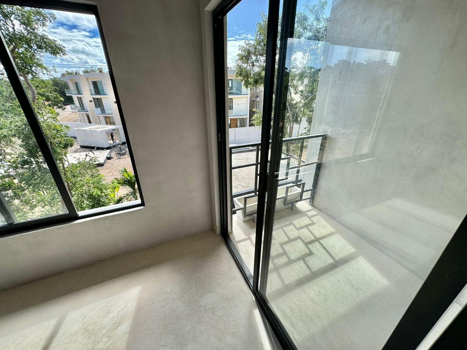 Penthouse Apartment 14 Minutes from the Beach