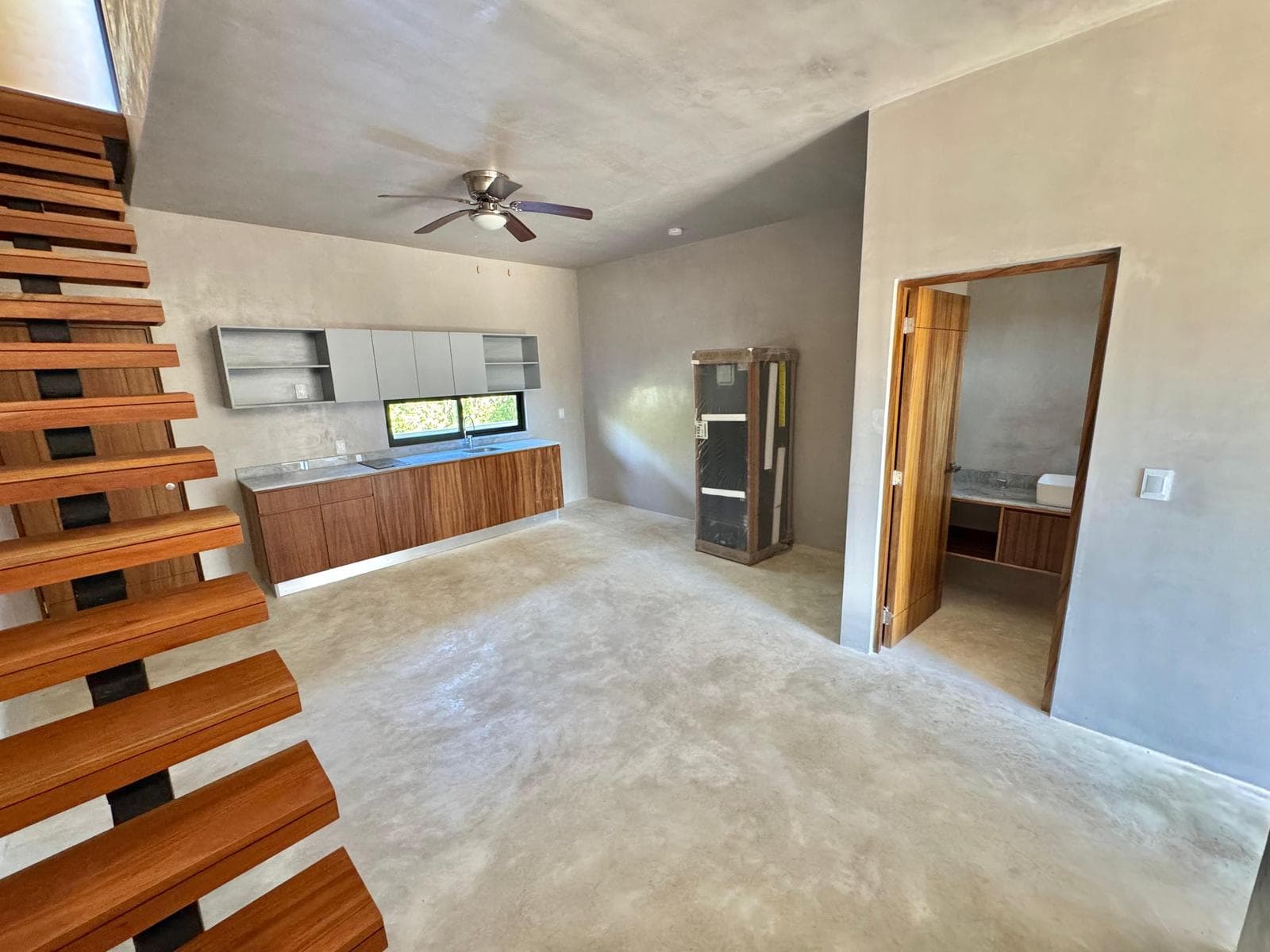 Penthouse Apartment 14 Minutes from the Beach