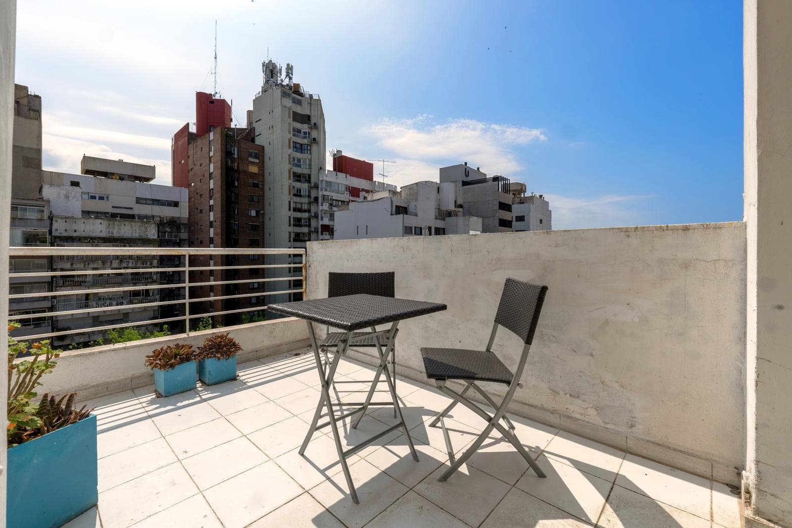FOR SALE - 2-bedroom duplex with a multipurpose room and a balcony with a terrace - Martin, Rosario. QUALIFIES FOR A MORTGAGE.