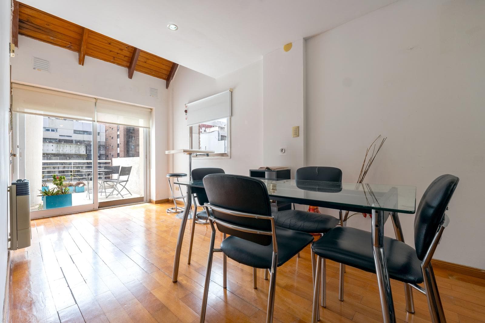 FOR SALE - 2-bedroom duplex with a multipurpose room and a balcony with a terrace - Martin, Rosario. QUALIFIES FOR A MORTGAGE.