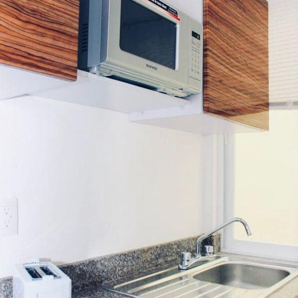 LONG-TERM RENTAL APARTMENT 2 BLOCKS FROM THE BEACH