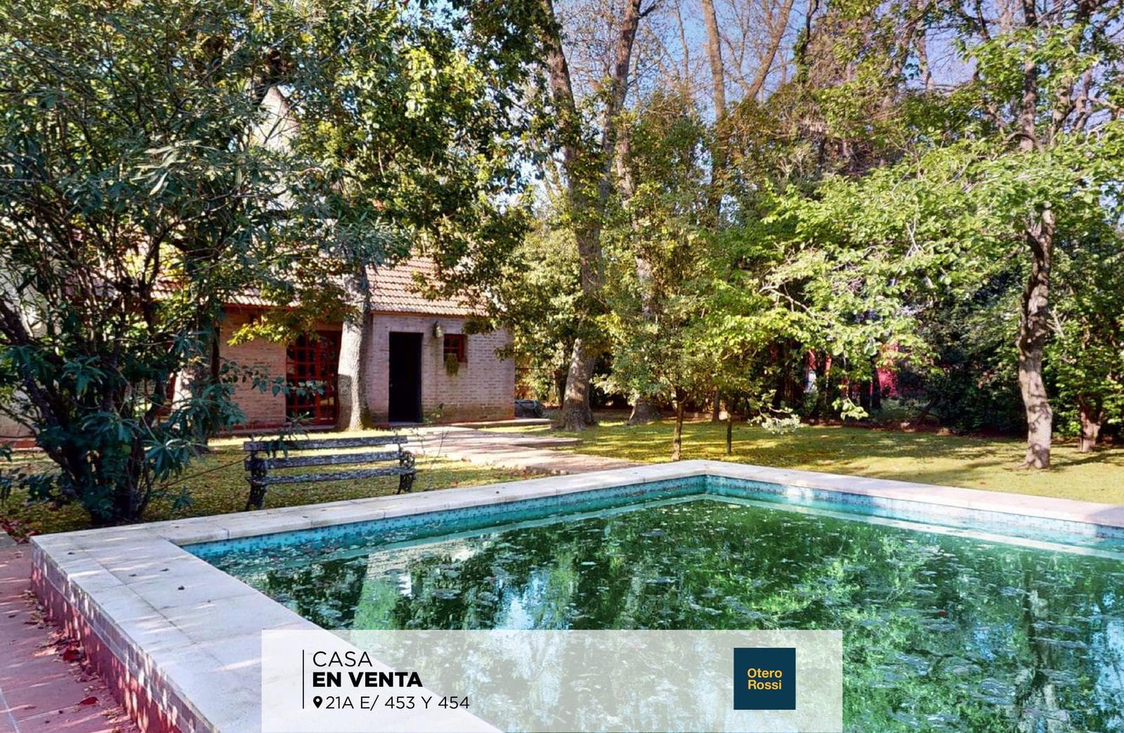House for sale at 21-a and 453, City Bell. It has a 1,600 m² lot and 250 m² of floor space.
