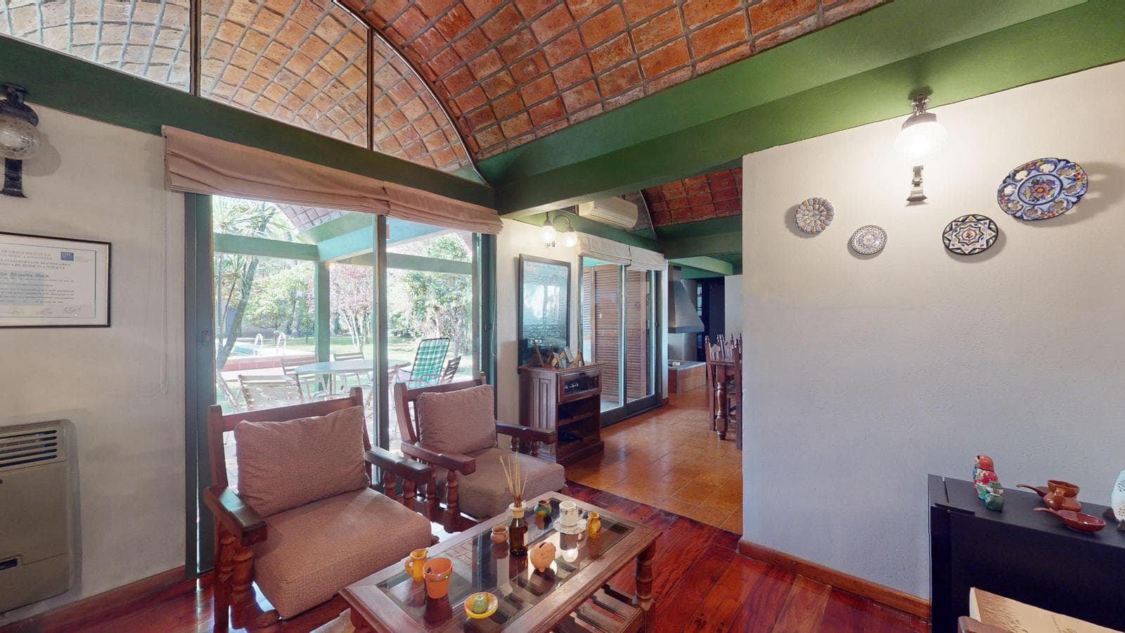 House for sale at 21-a and 453, City Bell. It has a 1,600 m² lot and 250 m² of floor space.