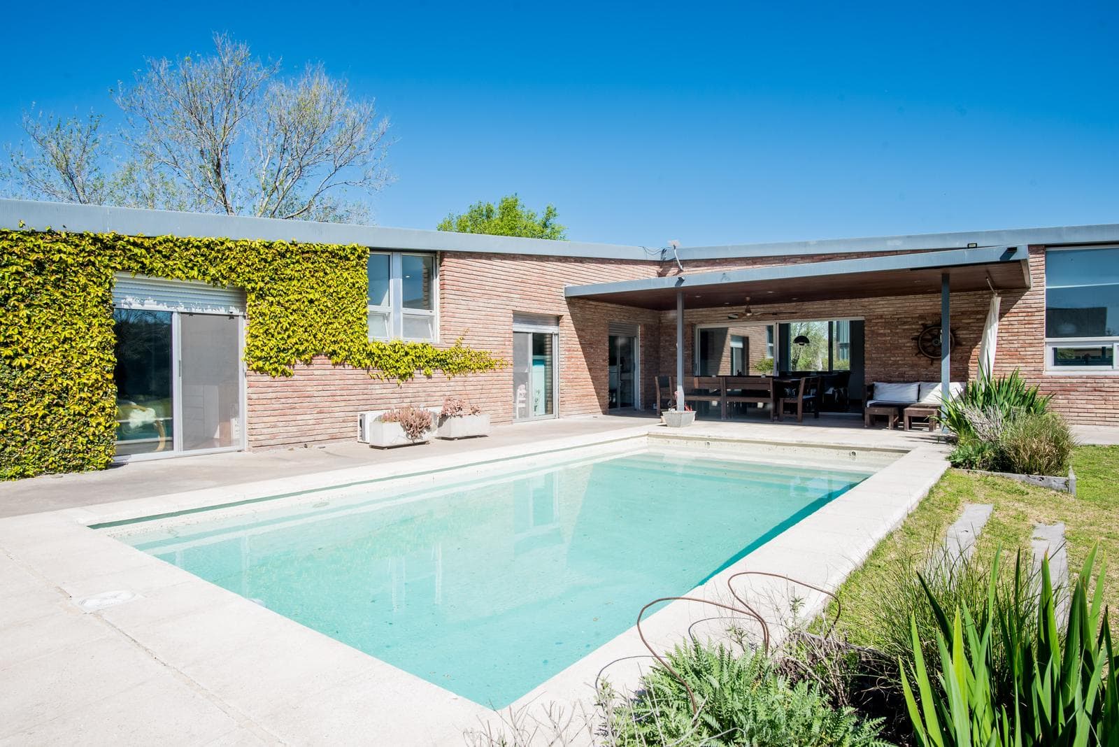 3-Bedroom House in Puerto Roldan with a Pool
