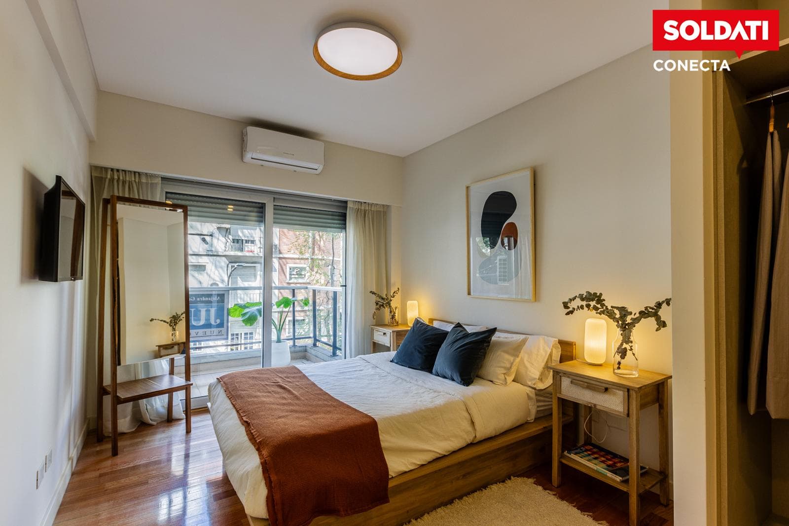 4-room apartment for sale on the 7th floor, facing the street, with a balcony and a covered parking space in Caballito