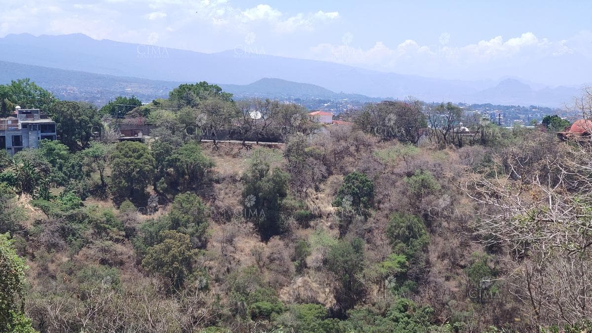 LAND FOR SALE IN A PRIVATE COMMUNITY WITH PANORAMIC VIEWS IN CUERNAVACA - T16