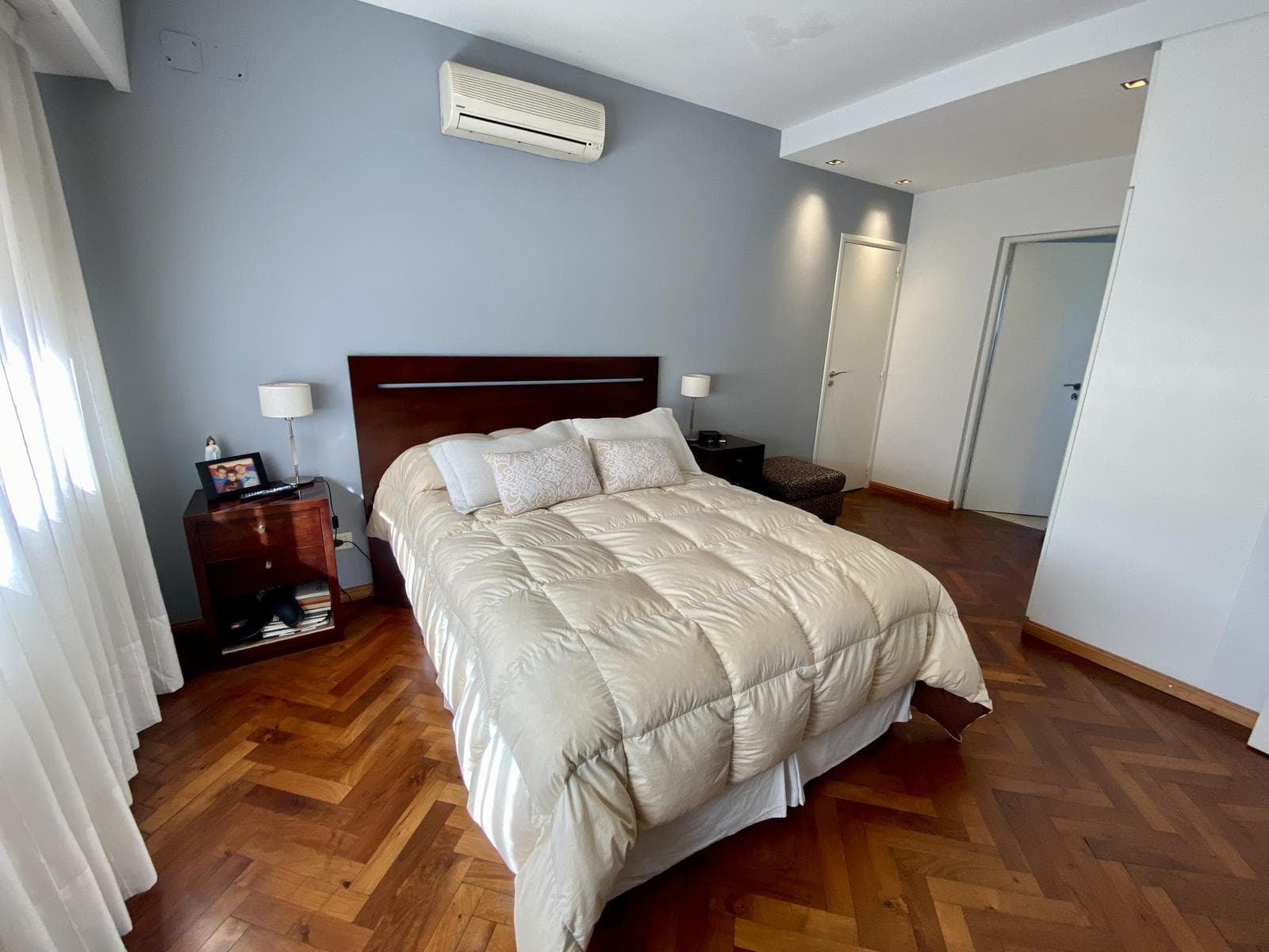3-BEDROOM HOUSE WITH A POOL IN FISHERTON