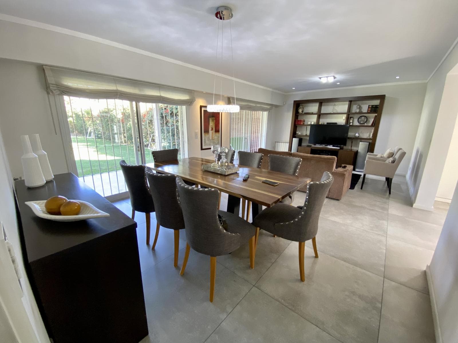 3-BEDROOM HOUSE WITH A POOL IN FISHERTON