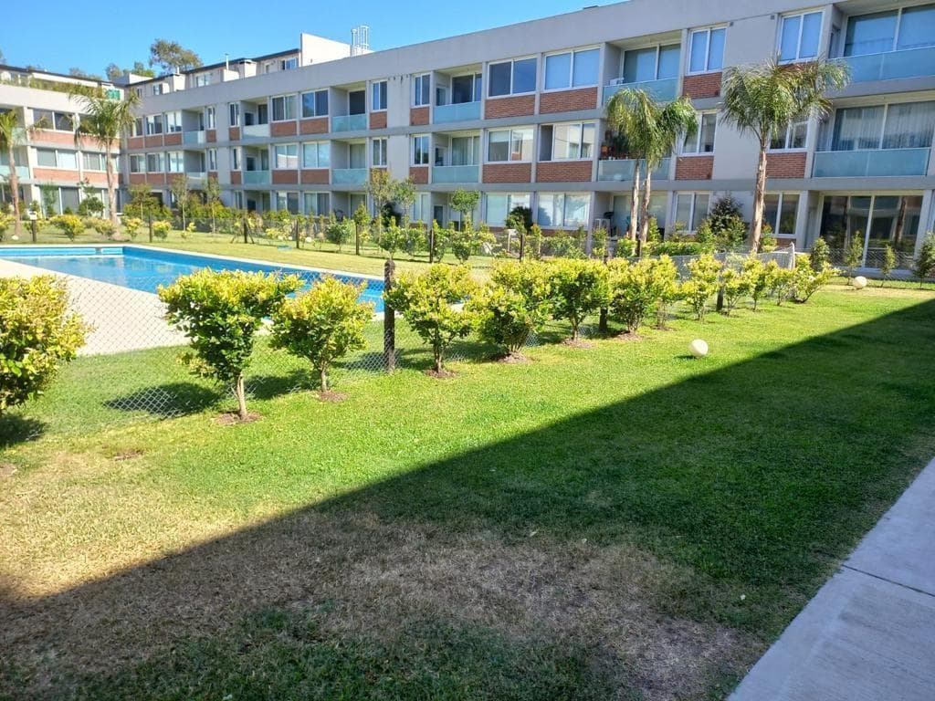 2-Bedroom Apartment for Sale with a Garden in Villa de los Remeros