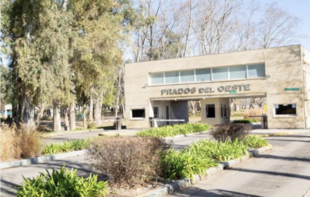 4-room house for sale in Club de Campo Prados del Oeste, General Hornos IMMEDIATE OCCUPANCY