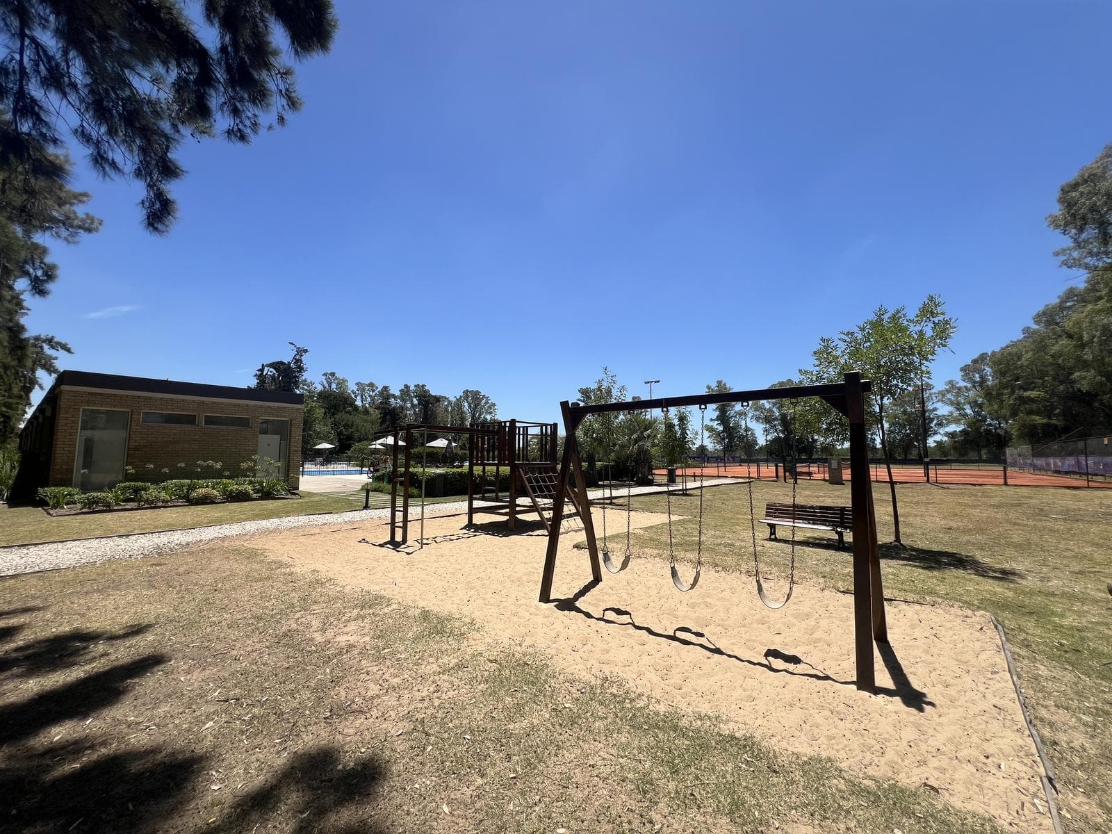 4-room house for sale in Club de Campo Prados del Oeste, General Hornos IMMEDIATE OCCUPANCY