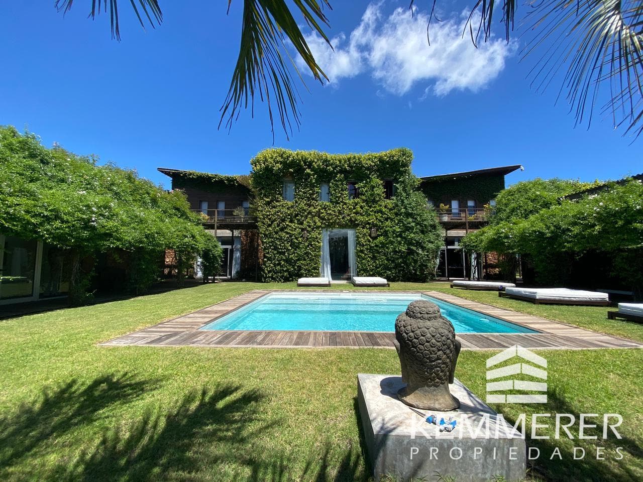Stunning Residence with a Private Helipad in Punta del Este