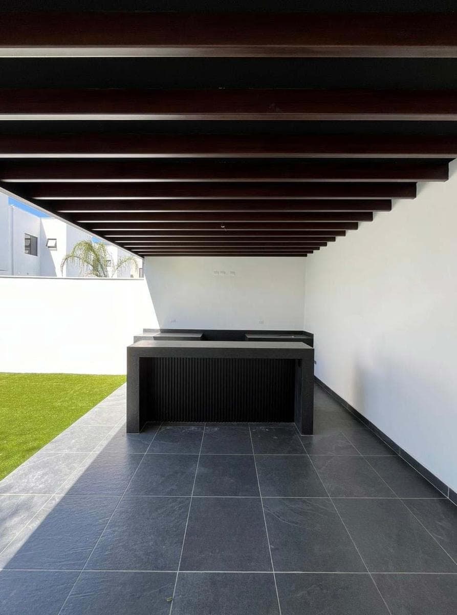 House for Sale on the National Highway in Altares Residencial