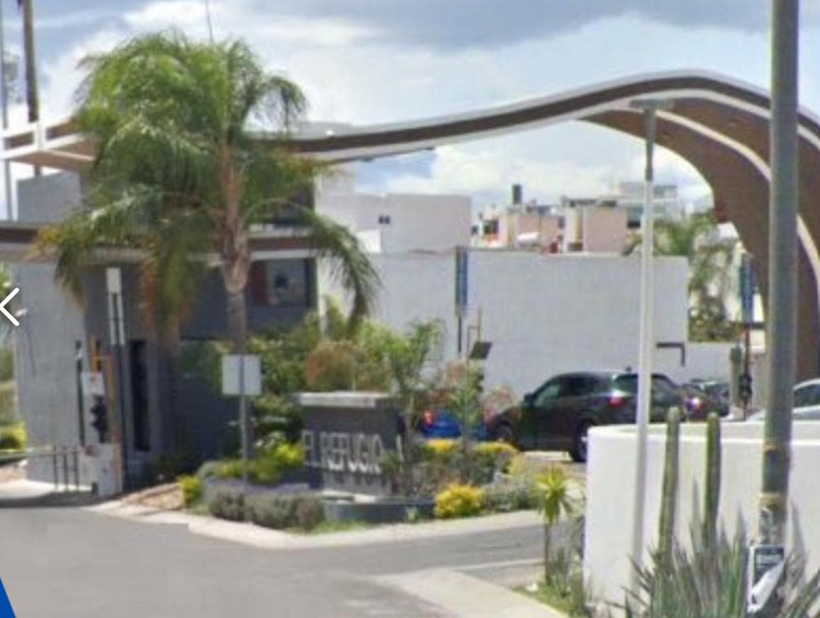 House in Cuatro Caminos, El Refugio Residential Complex, Querétaro.