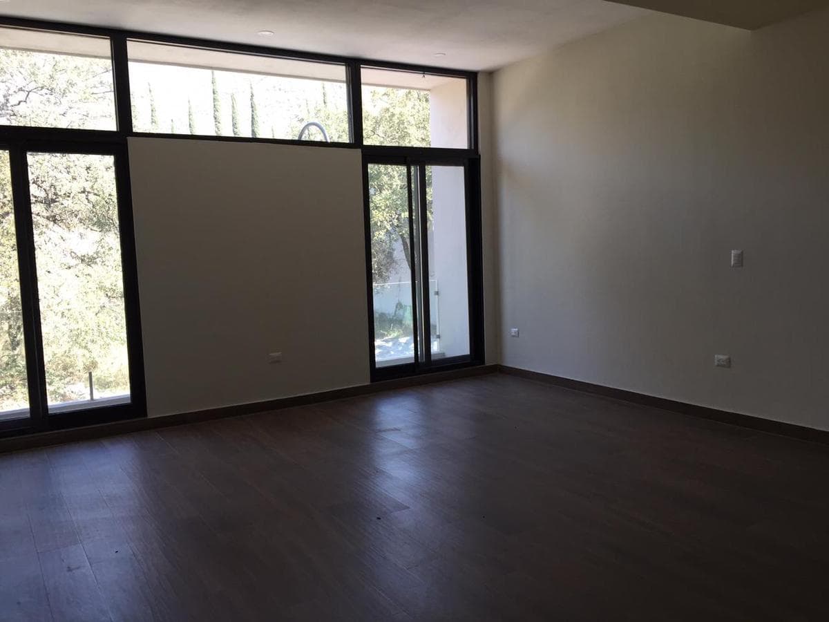 HOUSE FOR SALE IN LA JOYA RESIDENCIAL
