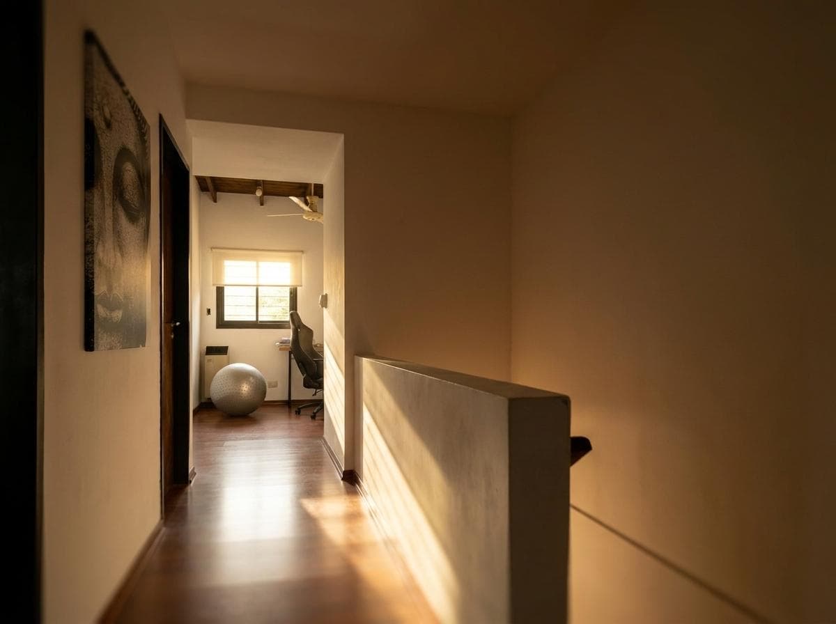 House for sale in City Bell: 10 and 474. It has 2 bedrooms and a yard.