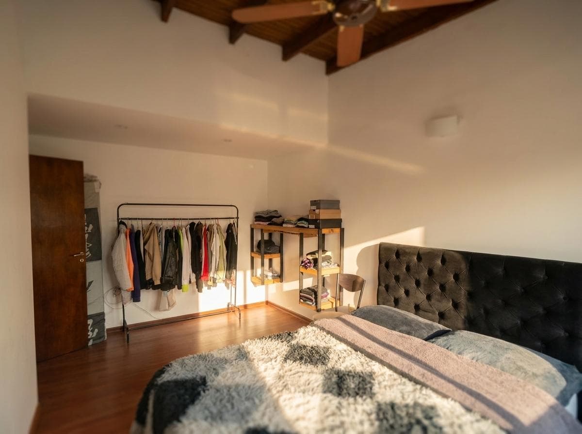 House for sale in City Bell: 10 and 474. It has 2 bedrooms and a yard.