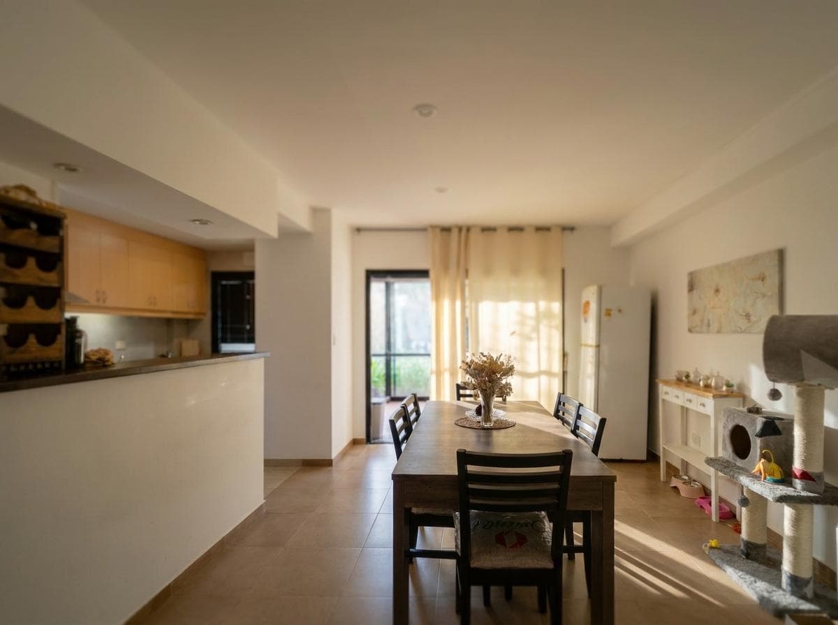 House for sale in City Bell: 10 and 474. It has 2 bedrooms and a yard.