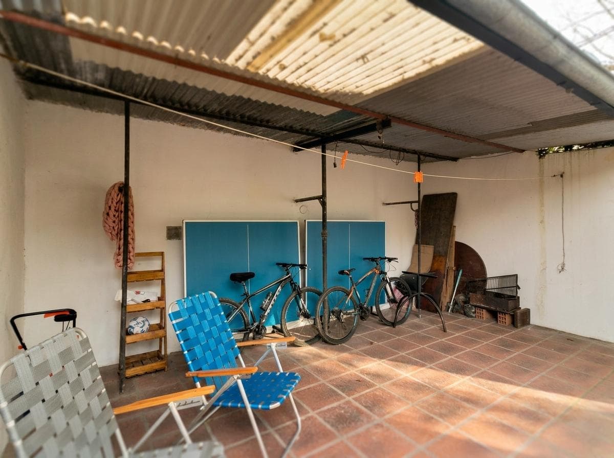 House for sale in City Bell: 10 and 474. It has 2 bedrooms and a yard.