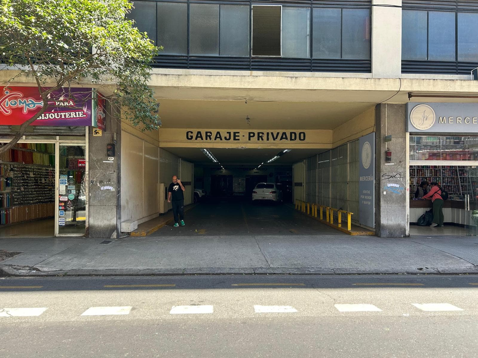 Garage for Sale in Once—Ideal Investment