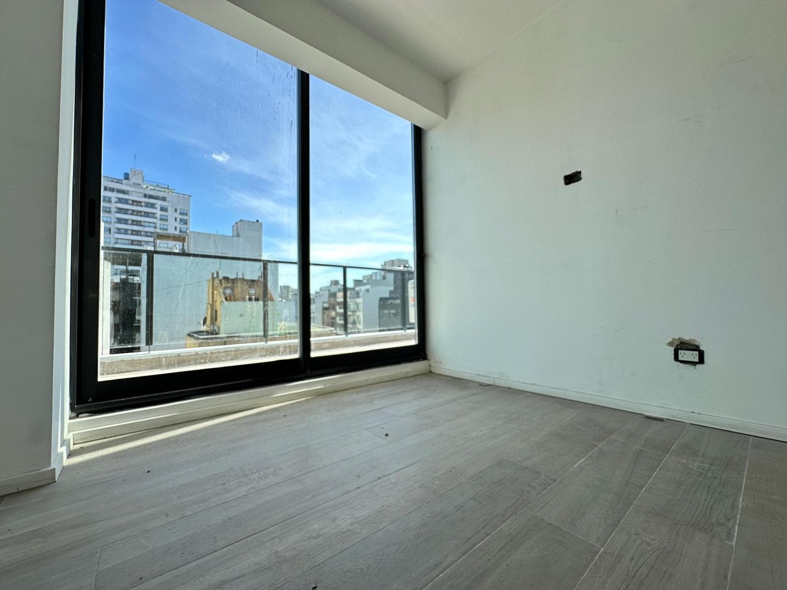 Brand-new 2-room apartment for sale with a terrace in Palermo