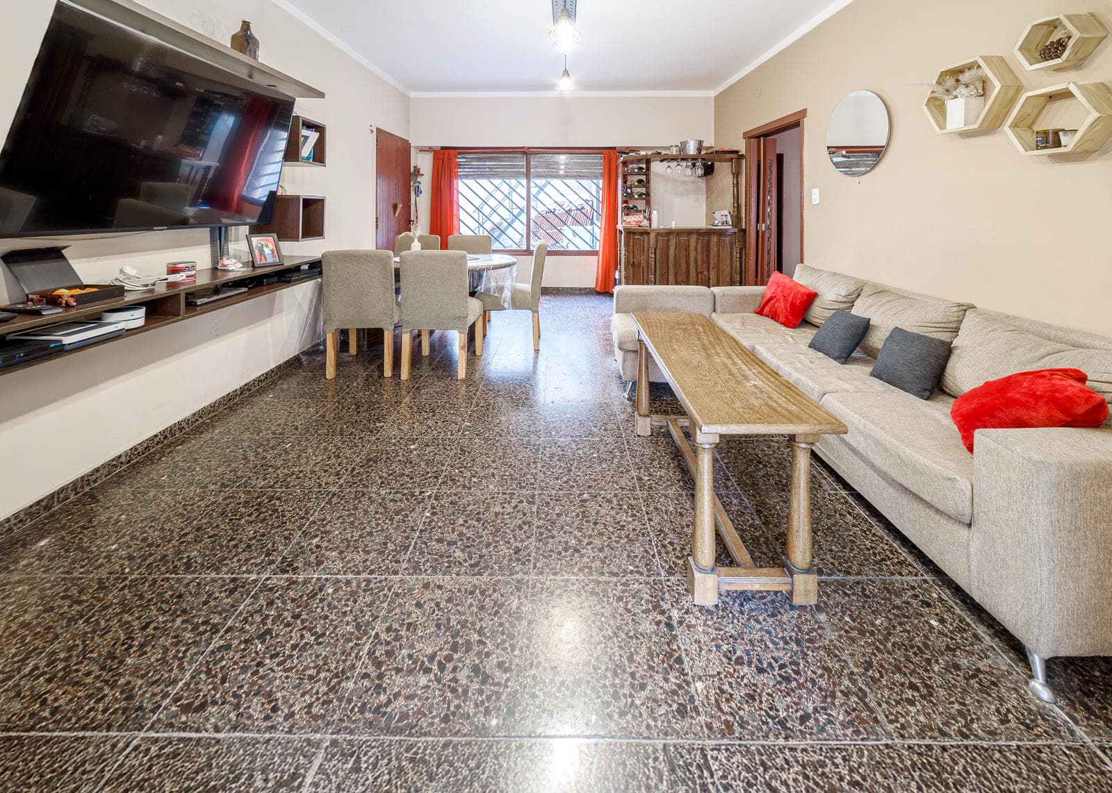 3-room penthouse for sale in Flores with a patio, terrace, and barbecue area