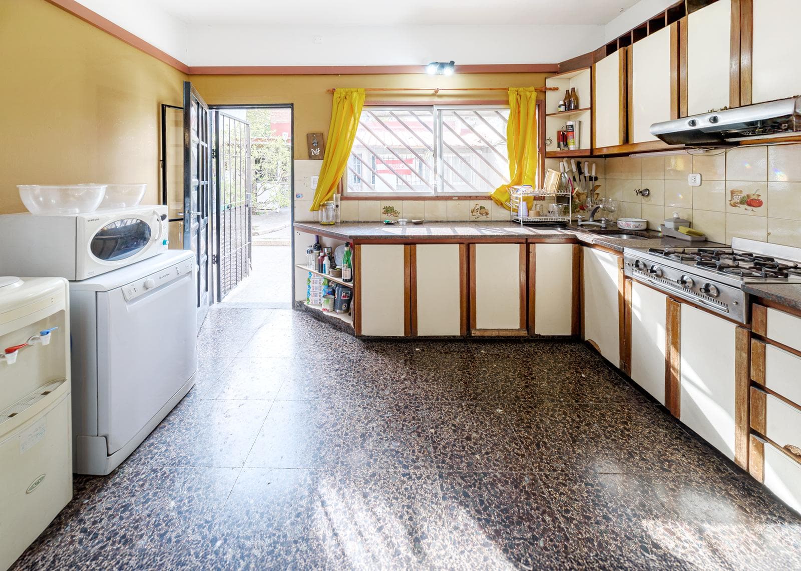 3-room penthouse for sale in Flores with a patio, terrace, and barbecue area