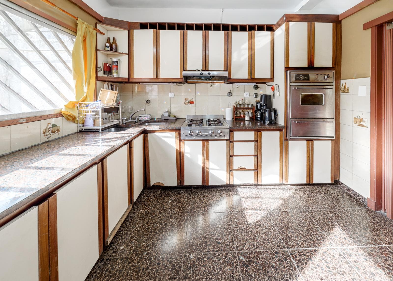 3-room penthouse for sale in Flores with a patio, terrace, and barbecue area