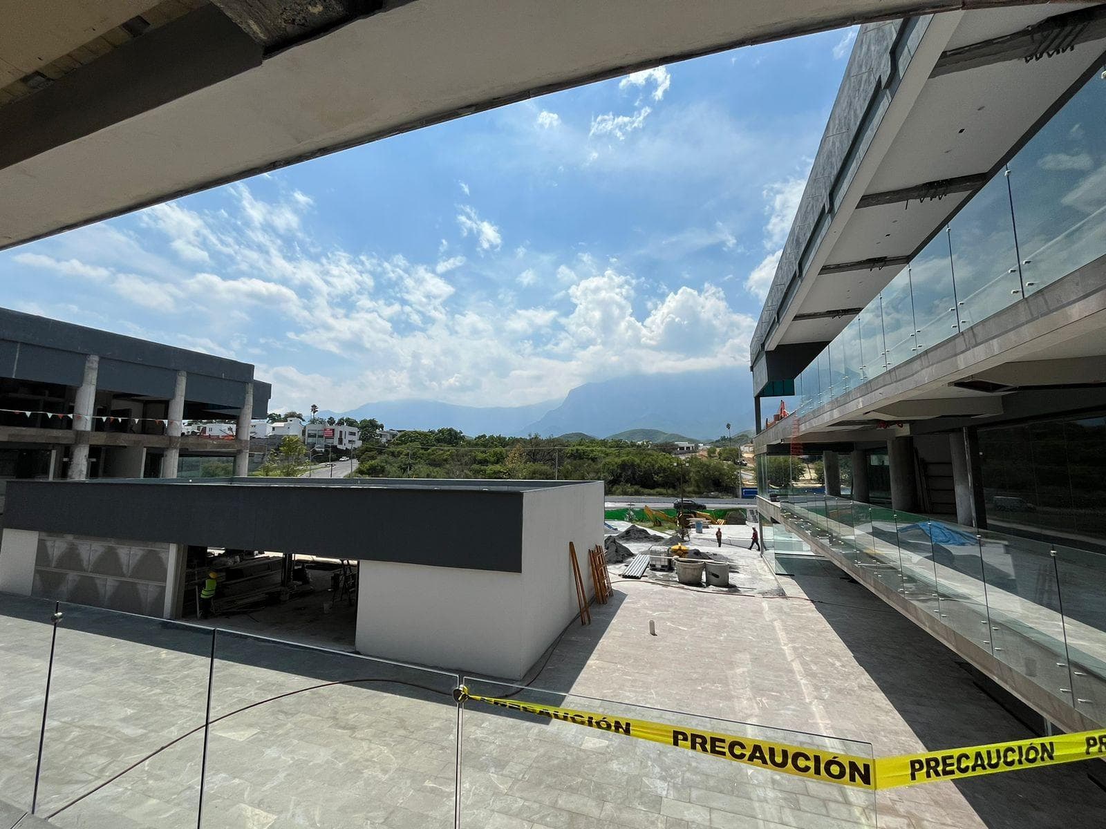Commercial Space for Rent on the National Highway