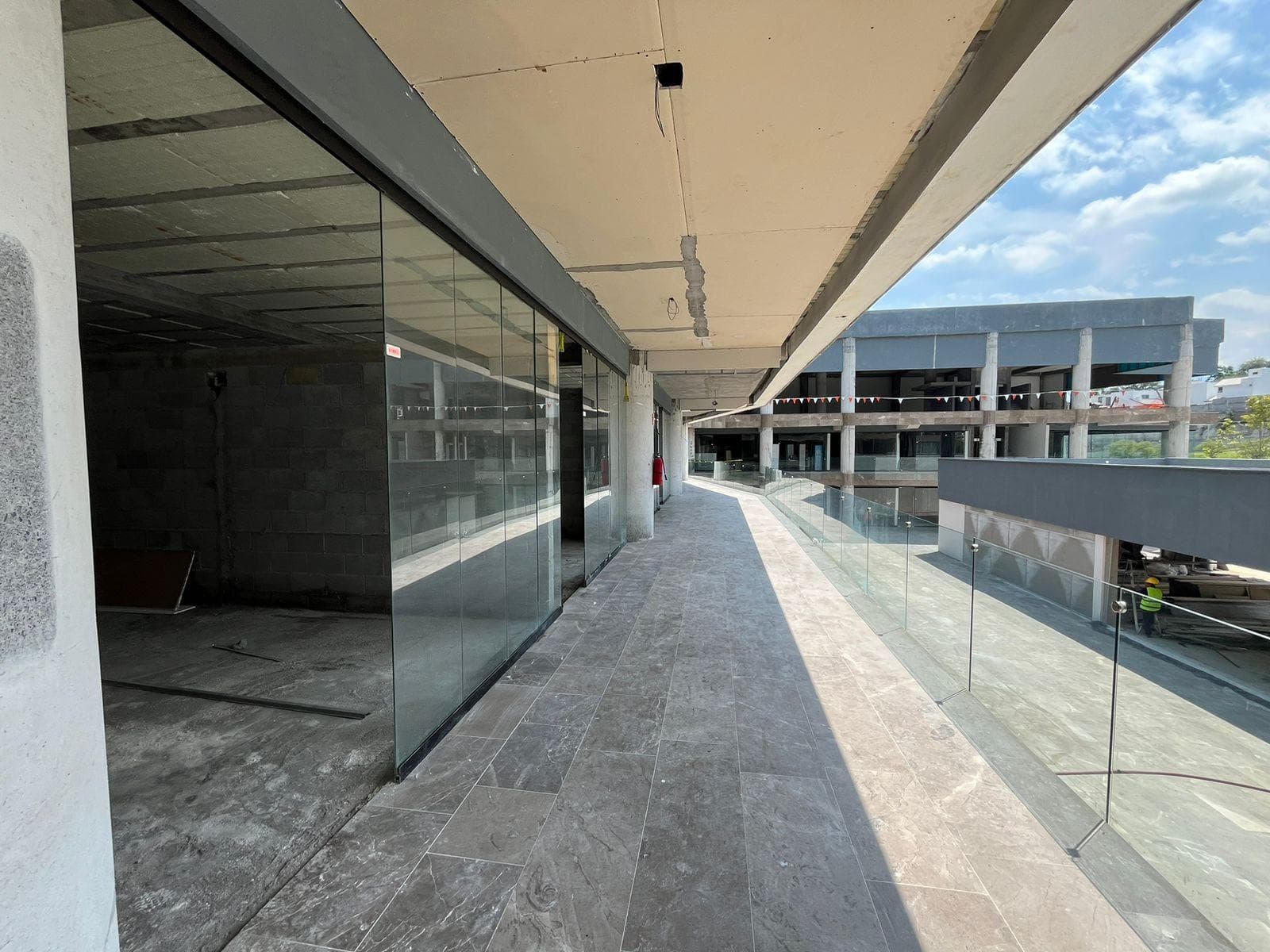 Commercial Space for Rent on the National Highway